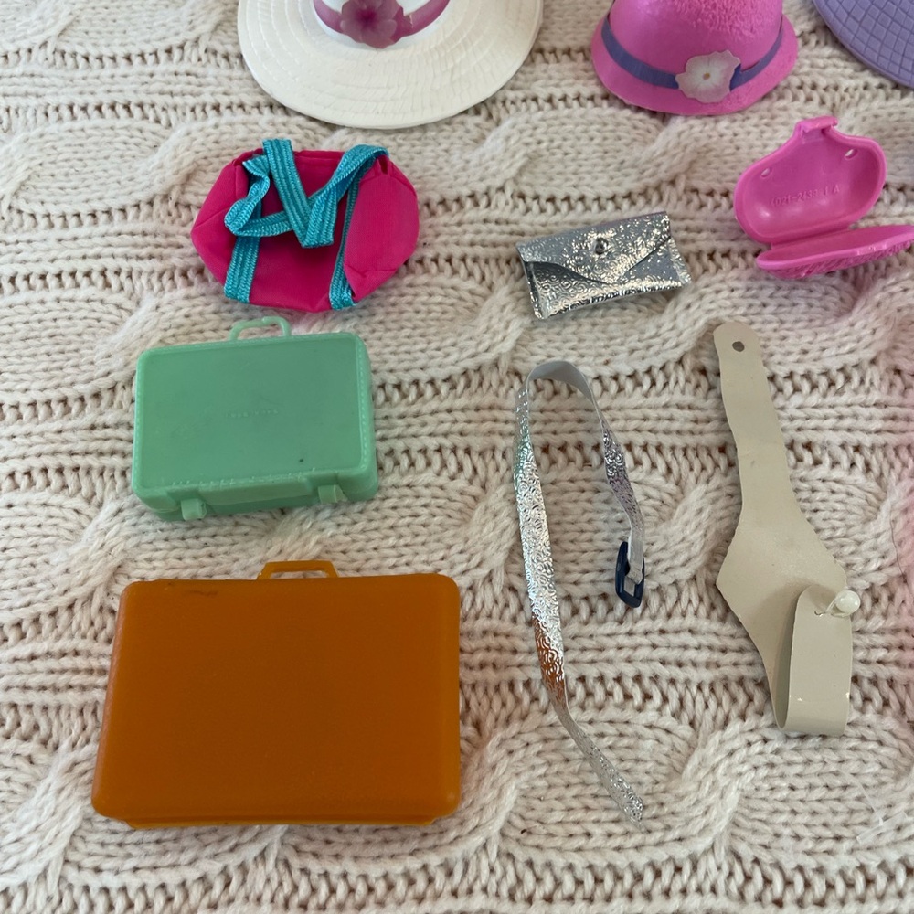 VTG 1980s Barbie accessory lot. 25 pcs: shoes/cowboy boots, purses, belts, bags - Picture 6 of 13